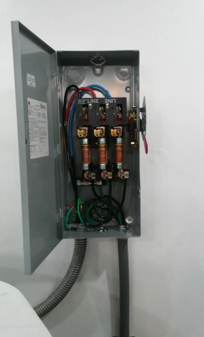 Three-phase disconnect switch installed for Smoke Detector Installation in Black Forest